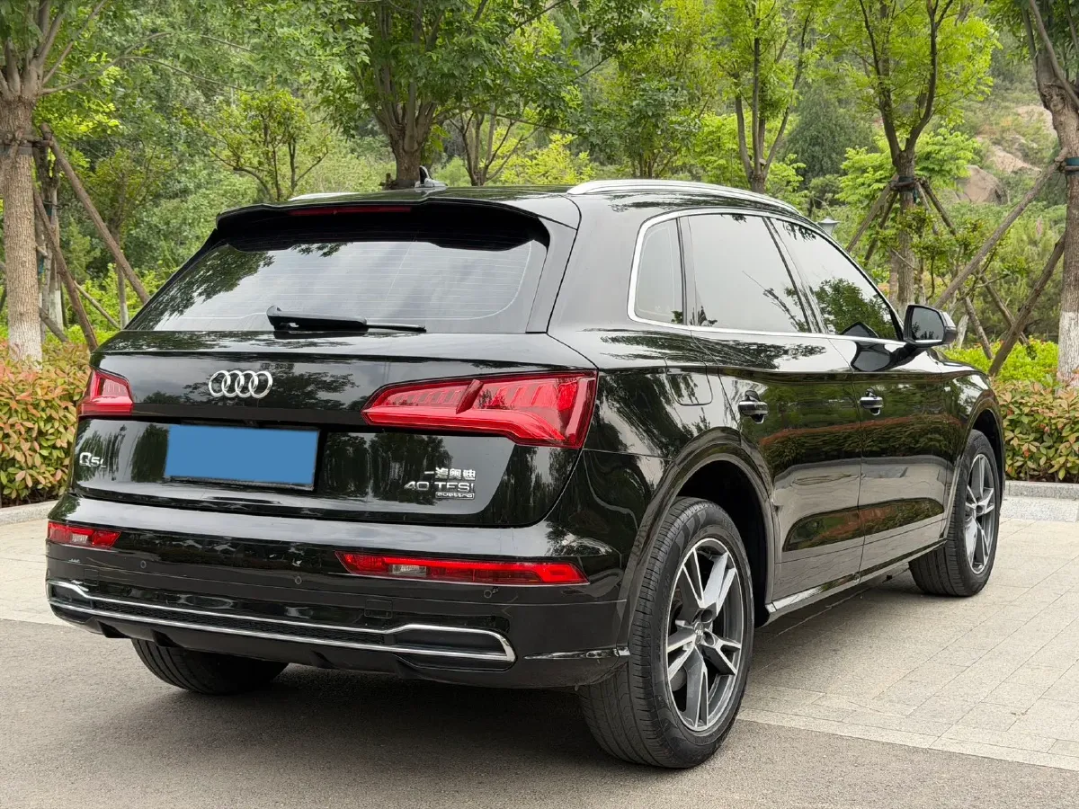 2020 Audi Q5L 2.0T 190HP L4 7DCT,autocango,china used car exporter,china ev exporter,chinese used car exporter,chinese used ev exporter