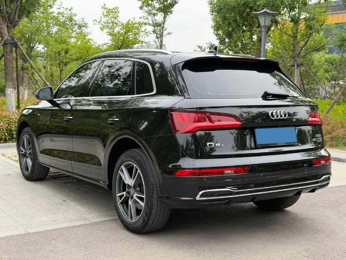 2020 Audi Q5L 2.0T 190HP L4 7DCT,autocango,china used car exporter,china ev exporter,chinese used car exporter,chinese used ev exporter