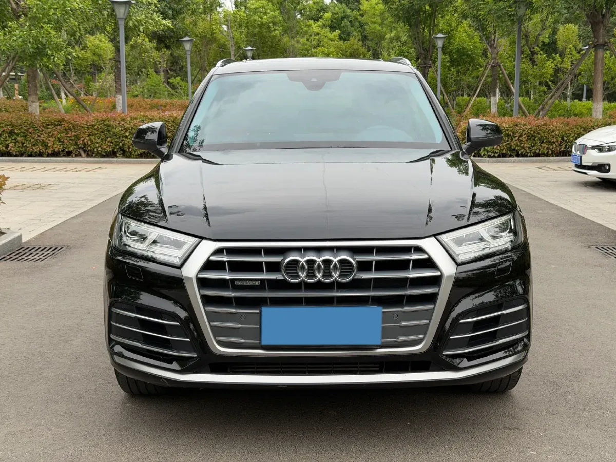 2020 Audi Q5L 2.0T 190HP L4 7DCT,autocango,china used car exporter,china ev exporter,chinese used car exporter,chinese used ev exporter