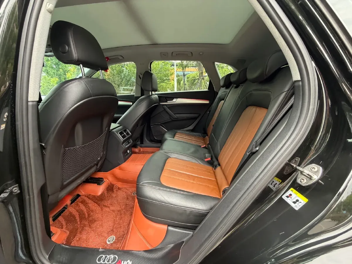 2020 Audi Q5L 2.0T 190HP L4 7DCT,autocango,china used car exporter,china ev exporter,chinese used car exporter,chinese used ev exporter