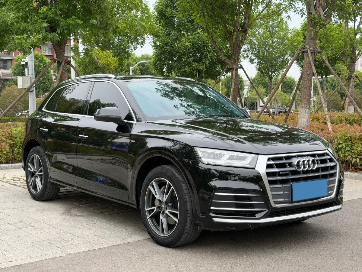 2020 Audi Q5L 2.0T 190HP L4 7DCT,autocango,china used car exporter,china ev exporter,chinese used car exporter,chinese used ev exporter