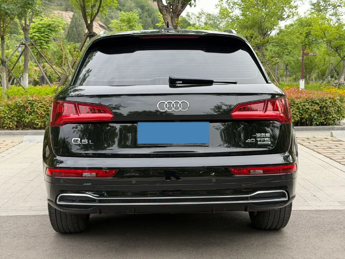 2020 Audi Q5L 2.0T 190HP L4 7DCT,autocango,china used car exporter,china ev exporter,chinese used car exporter,chinese used ev exporter