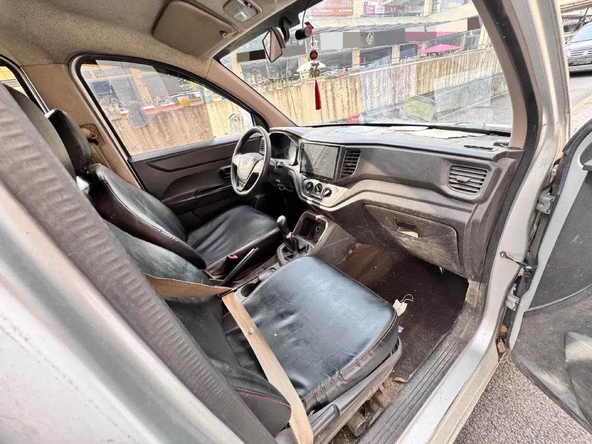 2019 WuLing HongGuang V 1.5L 105HP L4 5MT,autocango,china used car exporter,china ev exporter,chinese used car exporter,chinese used ev exporter