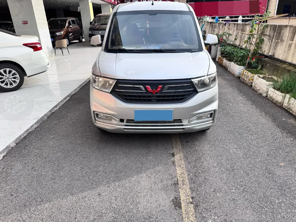 2019 WuLing HongGuang V 1.5L 105HP L4 5MT,autocango,china used car exporter,china ev exporter,chinese used car exporter,chinese used ev exporter