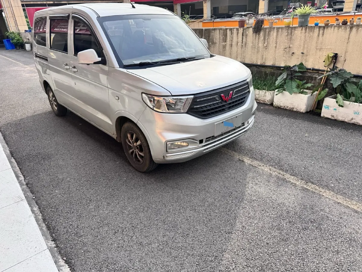 2019 WuLing HongGuang V 1.5L 105HP L4 5MT,autocango,china used car exporter,china ev exporter,chinese used car exporter,chinese used ev exporter