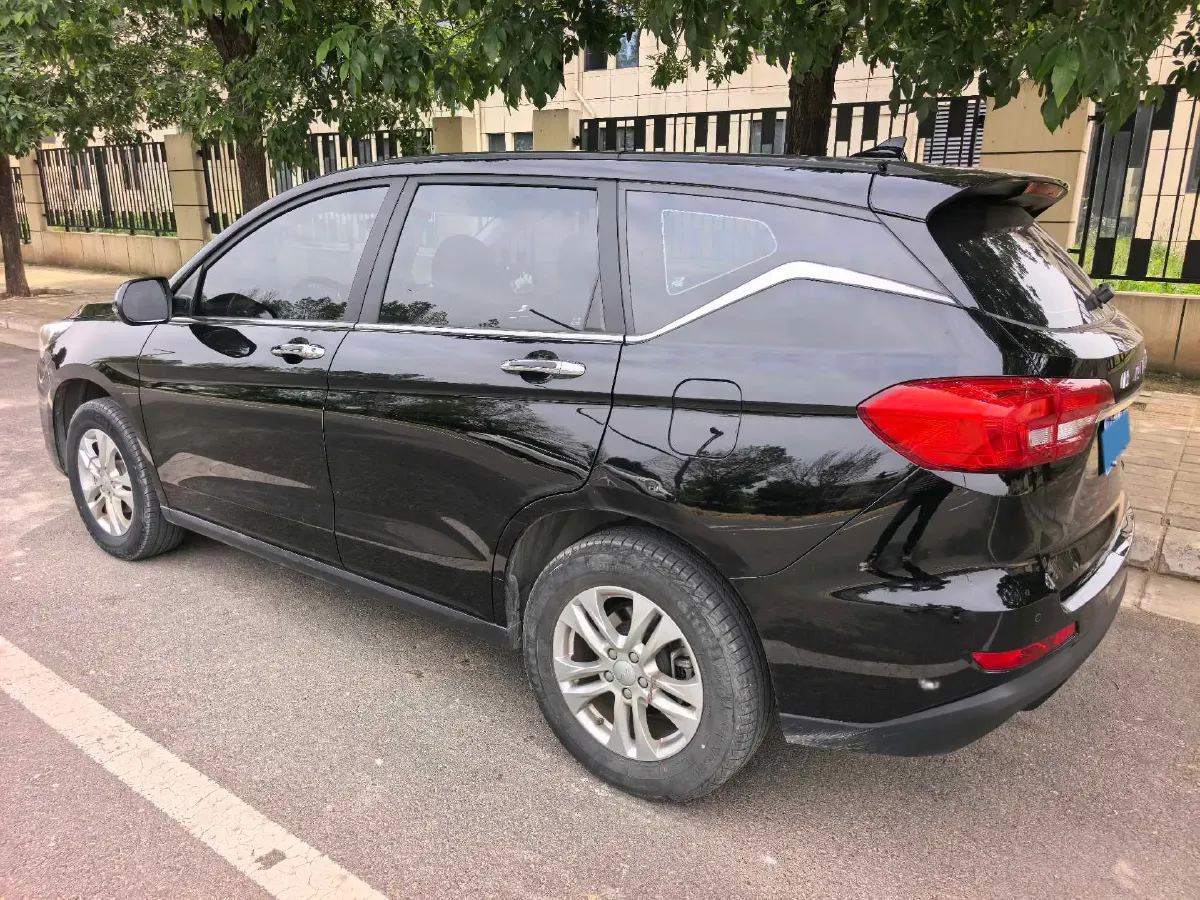 2019 Haval M6 1.5T 150HP L4 7DCT,autocango,china used car exporter,china ev exporter,chinese used car exporter,chinese used ev exporter