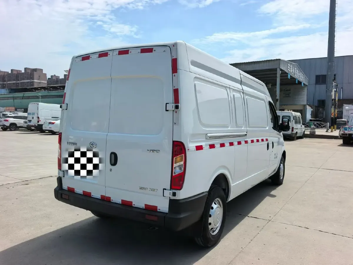 2020 MAXUS XinTu V80 2.5T 136HP L4 6MT,autocango,china used car exporter,china ev exporter,chinese used car exporter,chinese used ev exporter