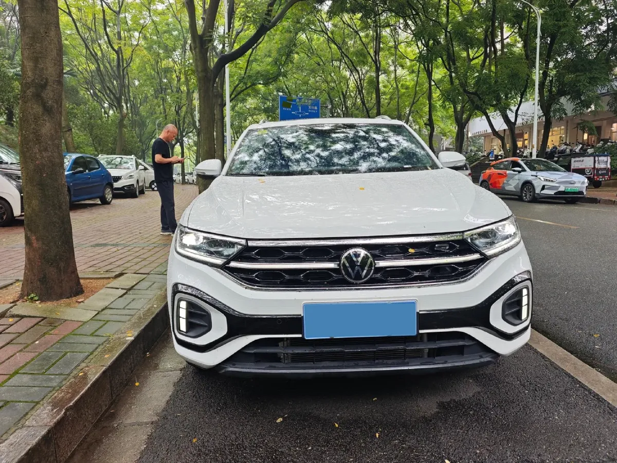 2023 Volkswagen T-Roc 1.5T 160HP L4 7DCT,autocango,china used car exporter,china ev exporter,chinese used car exporter,chinese used ev exporter