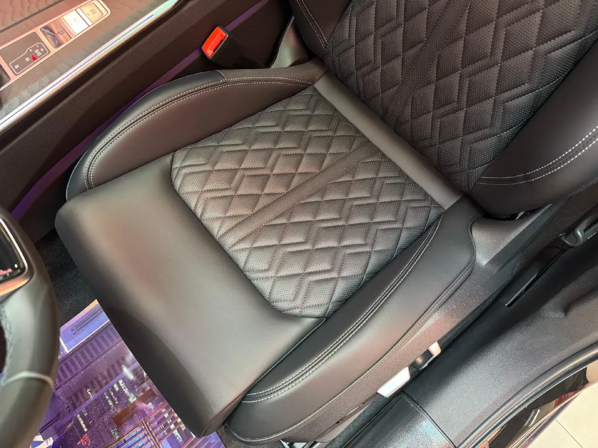 2025 Audi A6L 2.0T 245HP L4 7DCT,autocango,china used car exporter,china ev exporter,chinese used car exporter,chinese used ev exporter