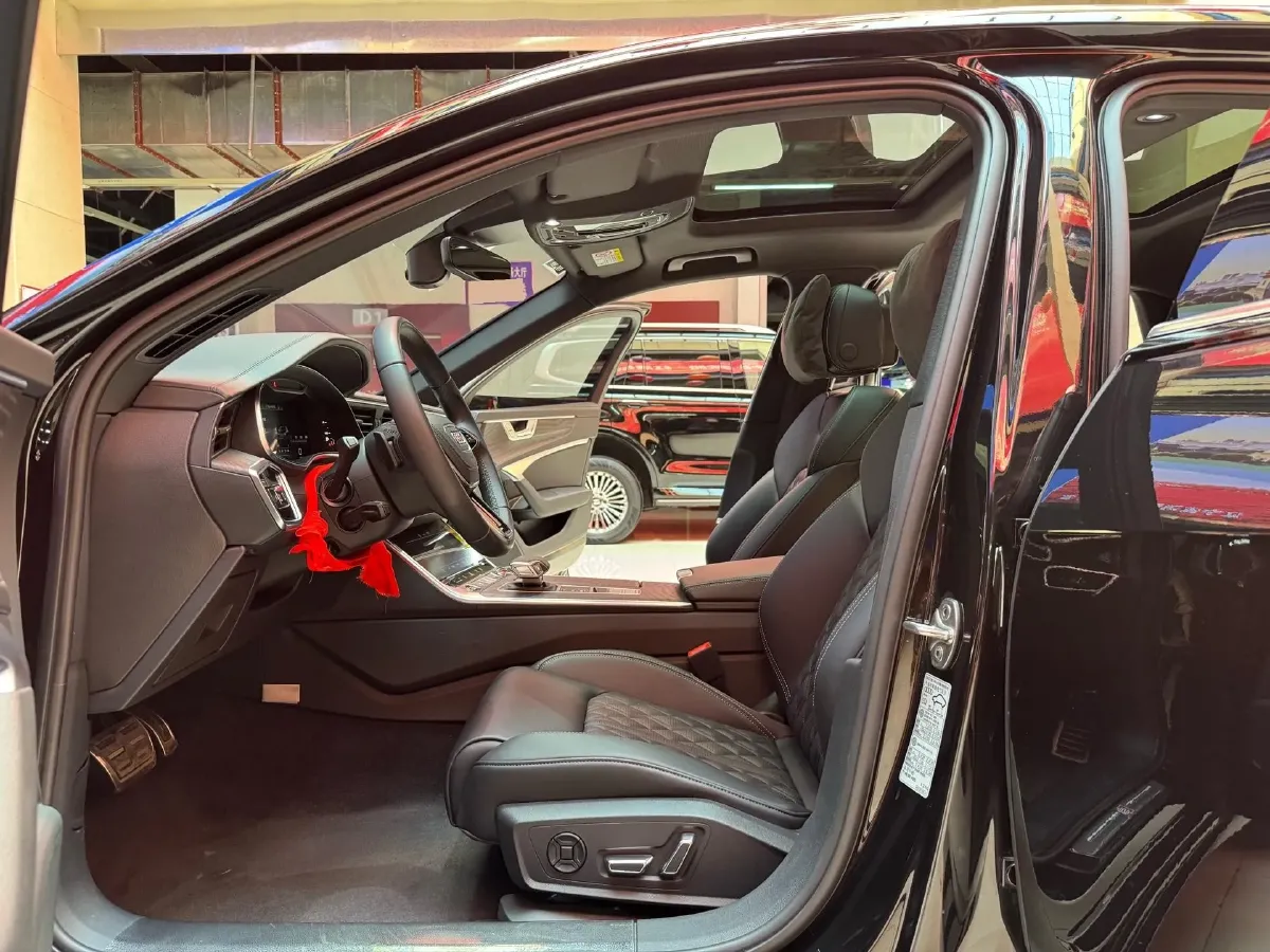 2025 Audi A6L 2.0T 245HP L4 7DCT,autocango,china used car exporter,china ev exporter,chinese used car exporter,chinese used ev exporter