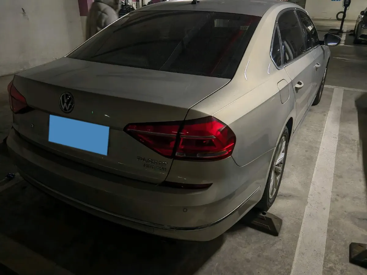 2017 Volkswagen Passat 1.8T 180HP L4 7DCT,autocango,china used car exporter,china ev exporter,chinese used car exporter,chinese used ev exporter
