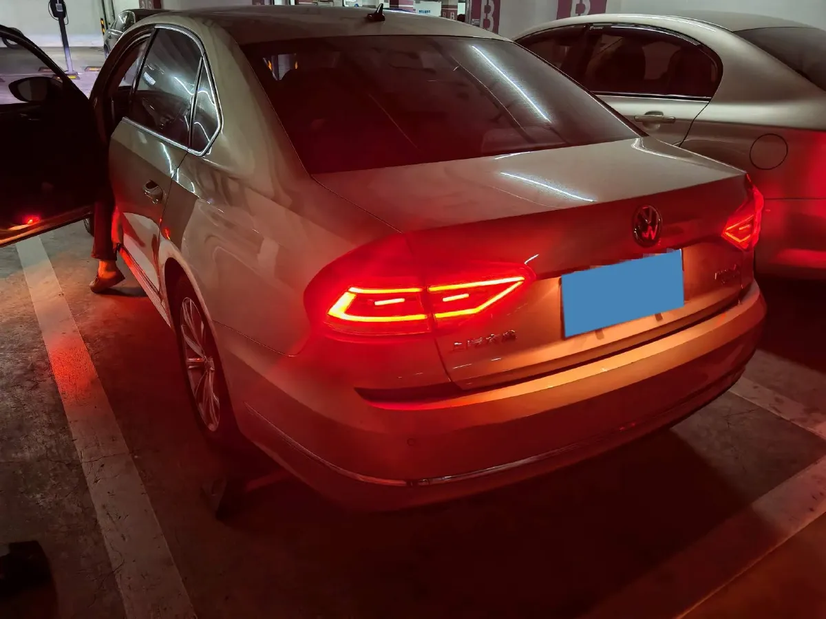 2017 Volkswagen Passat 1.8T 180HP L4 7DCT,autocango,china used car exporter,china ev exporter,chinese used car exporter,chinese used ev exporter
