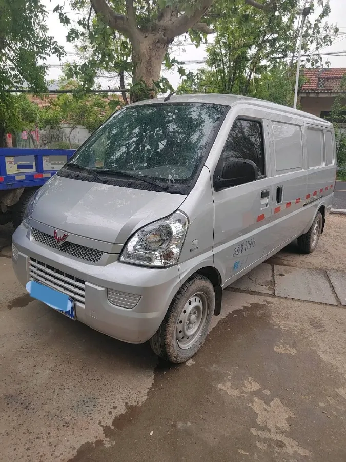 2021 WuLing RongGuang 1.5L 99HP L4 5MT,autocango,china used car exporter,china ev exporter,chinese used car exporter,chinese used ev exporter