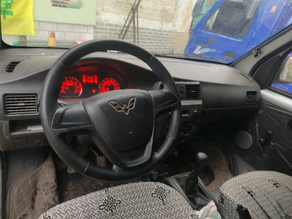 2021 WuLing RongGuang 1.5L 99HP L4 5MT,autocango,china used car exporter,china ev exporter,chinese used car exporter,chinese used ev exporter