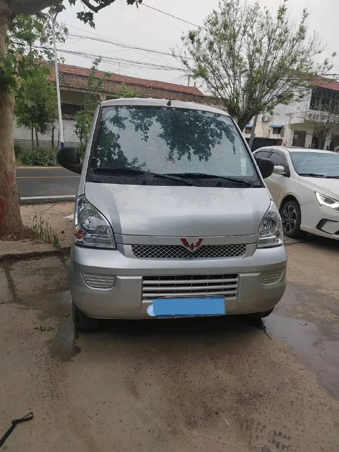 2021 WuLing RongGuang 1.5L 99HP L4 5MT,autocango,china used car exporter,china ev exporter,chinese used car exporter,chinese used ev exporter