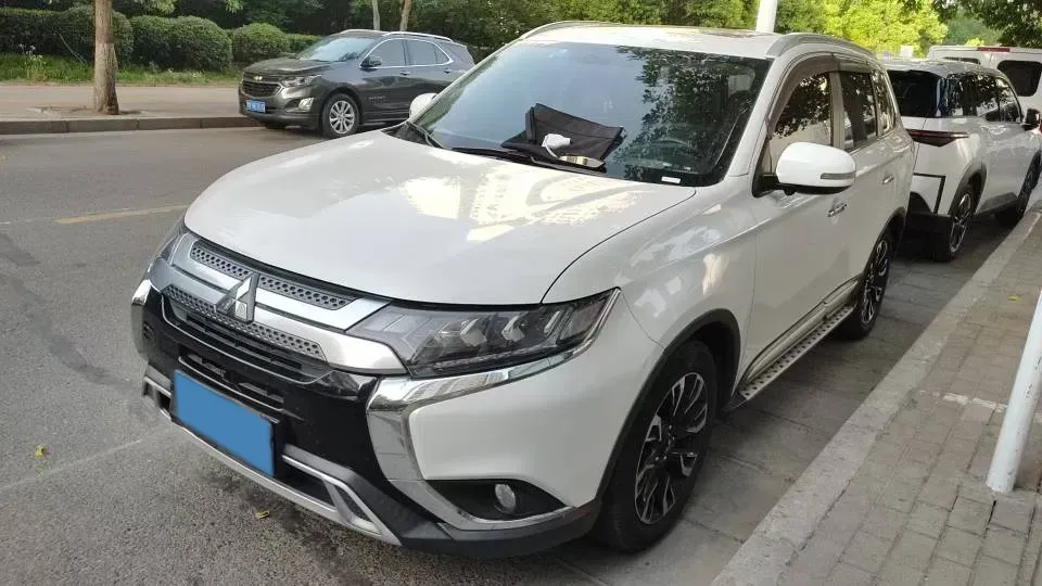 2019 Mitsubishi Outlander 2.4L 192HP L4 CVT,autocango,china used car exporter,china ev exporter,chinese used car exporter,chinese used ev exporter