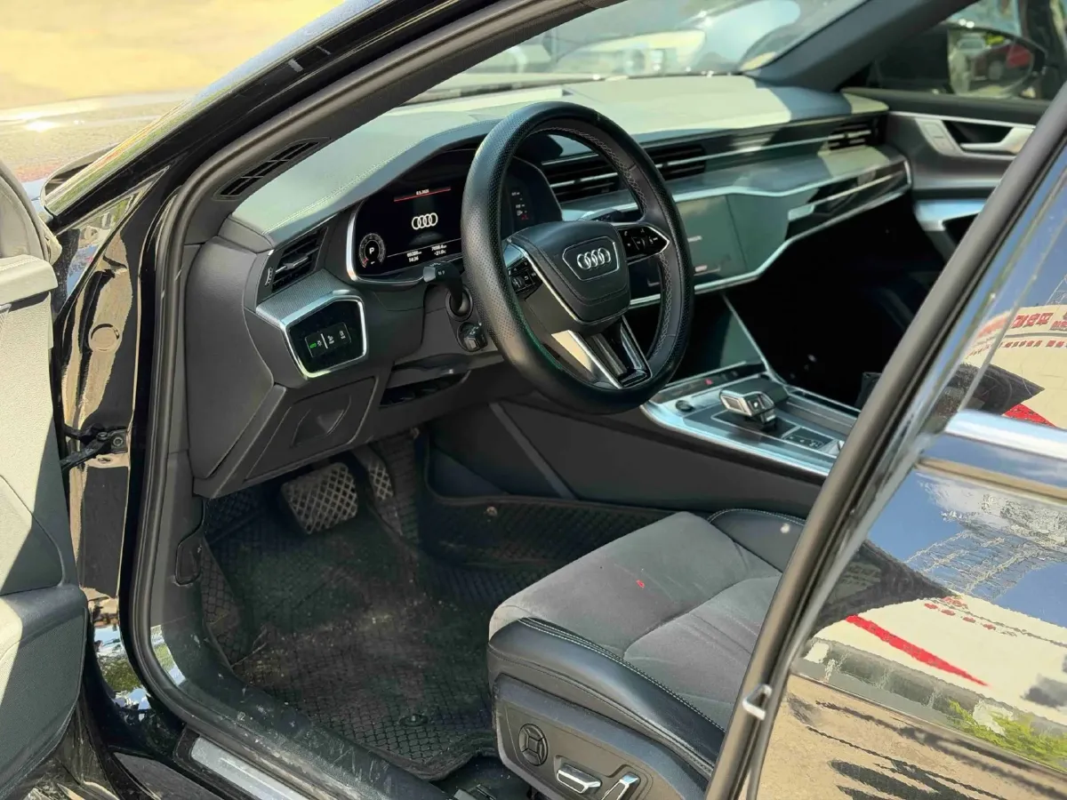 2023 Audi A6L 2.0T 245HP L4 7DCT,autocango,china used car exporter,china ev exporter,chinese used car exporter,chinese used ev exporter