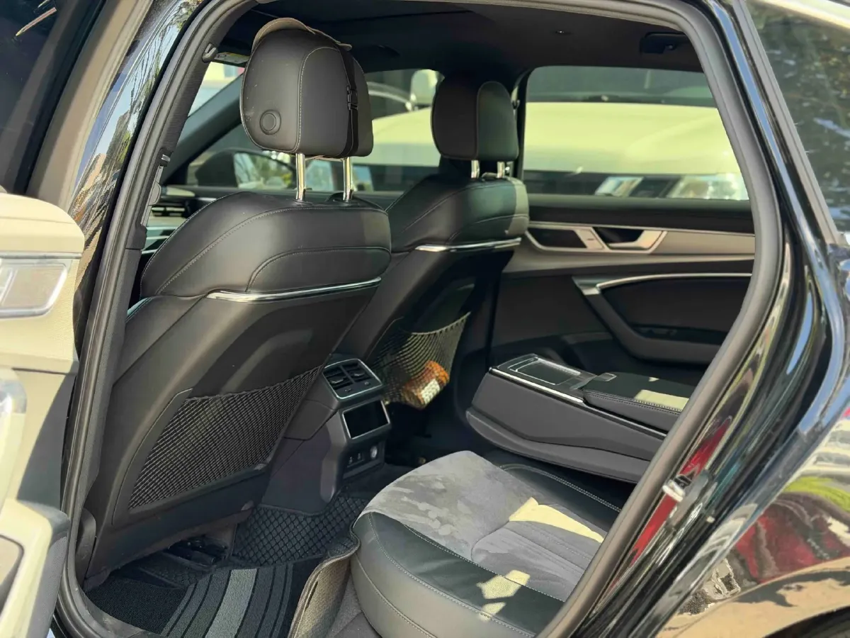 2023 Audi A6L 2.0T 245HP L4 7DCT,autocango,china used car exporter,china ev exporter,chinese used car exporter,chinese used ev exporter