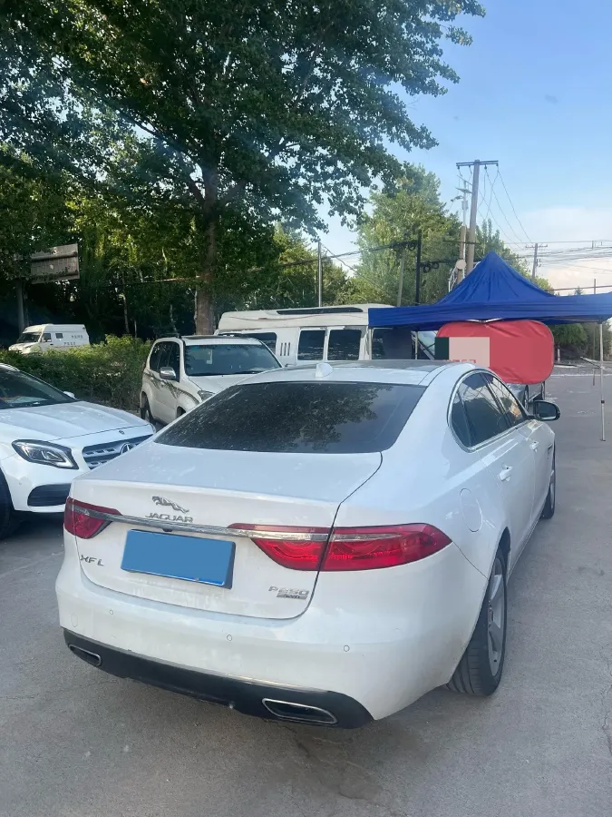 2018 Jaguar XFL 2.0T 200HP L4 8AT,autocango,china used car exporter,china ev exporter,chinese used car exporter,chinese used ev exporter