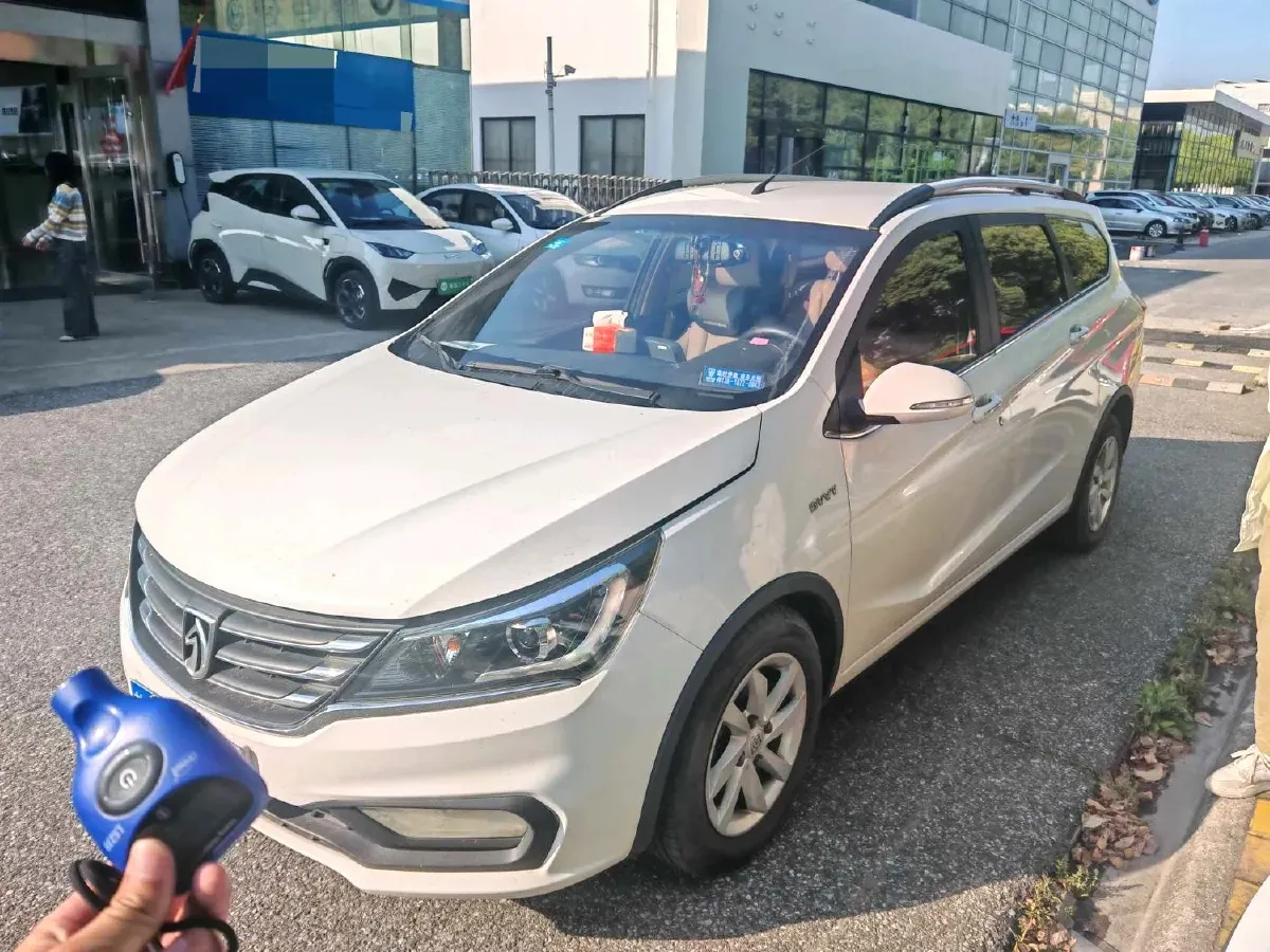 2017 BaoJun 310W 1.5L 112HP L4 6MT,autocango,china used car exporter,china ev exporter,chinese used car exporter,chinese used ev exporter