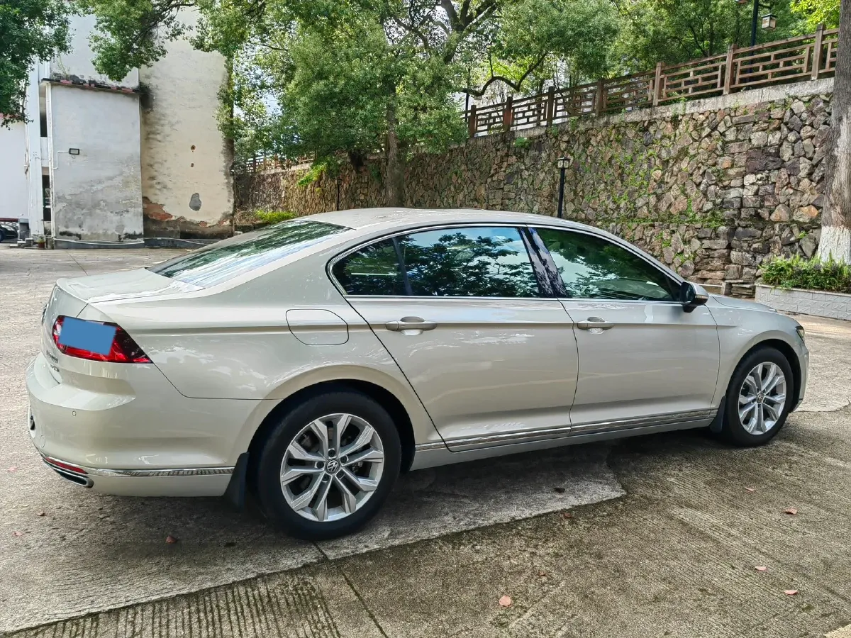 2019 Volkswagen Magotan 2.0T 186HP L4 7DCT,autocango,china used car exporter,china ev exporter,chinese used car exporter,chinese used ev exporter
