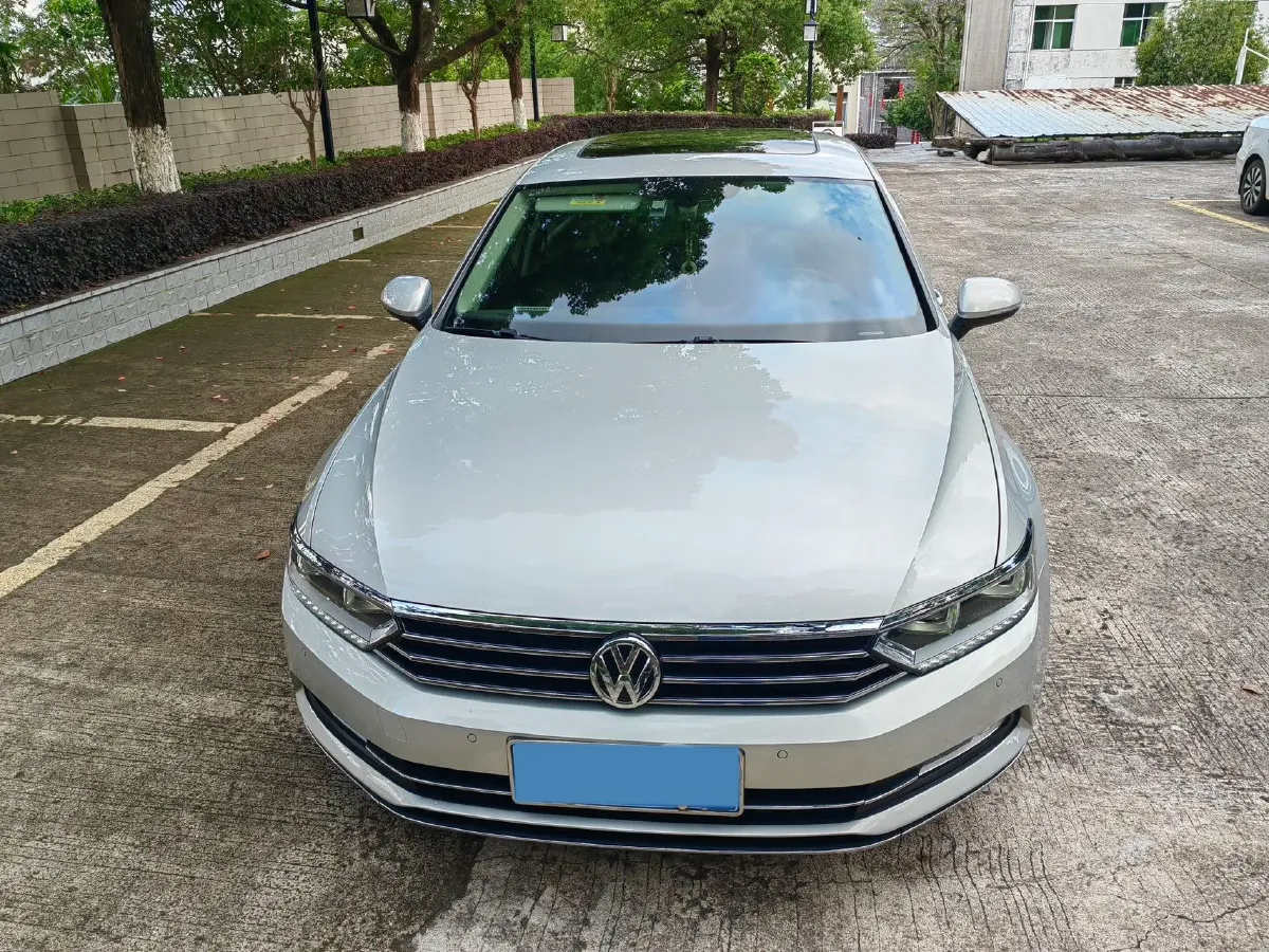 2019 Volkswagen Magotan 2.0T 186HP L4 7DCT,autocango,china used car exporter,china ev exporter,chinese used car exporter,chinese used ev exporter