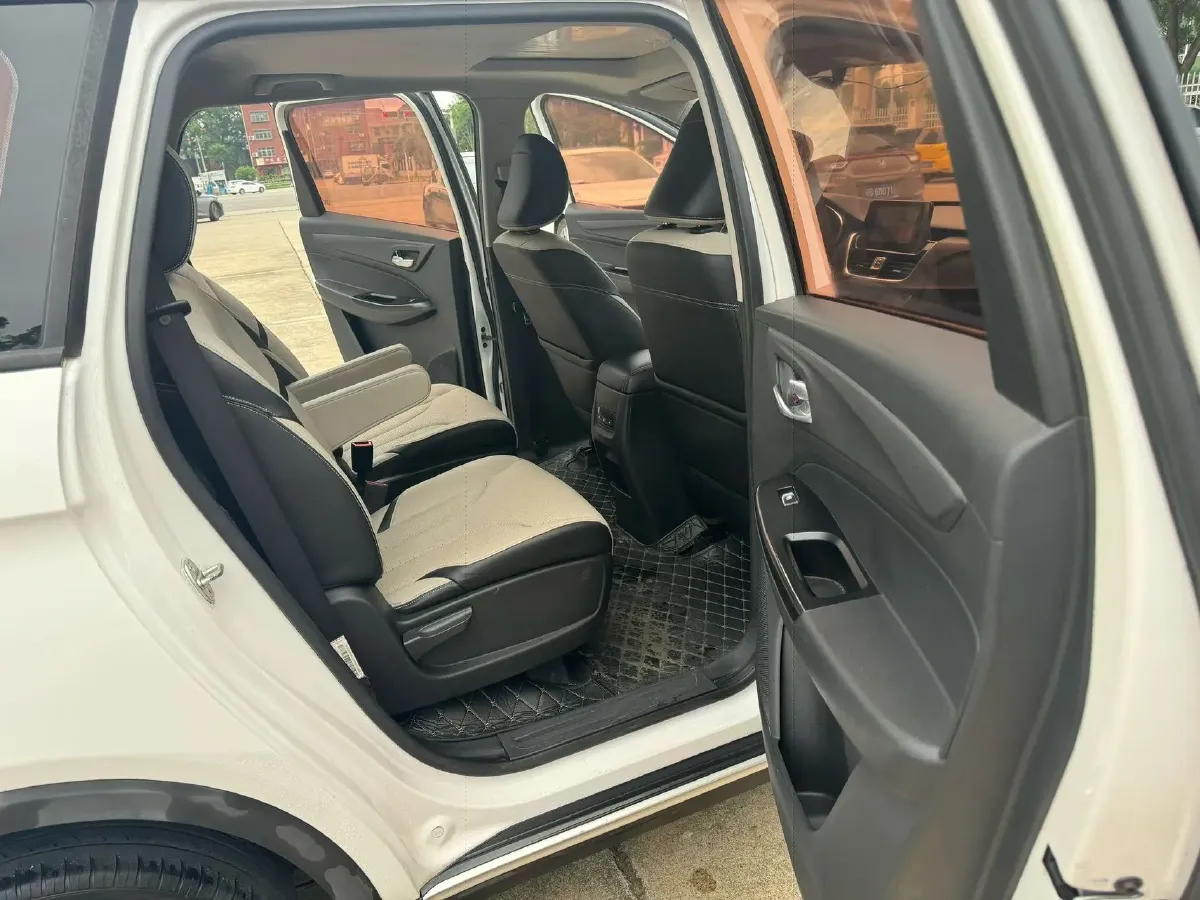 2017 BaoJun 730 1.5T 150HP L4 6MT,autocango,china used car exporter,china ev exporter,chinese used car exporter,chinese used ev exporter