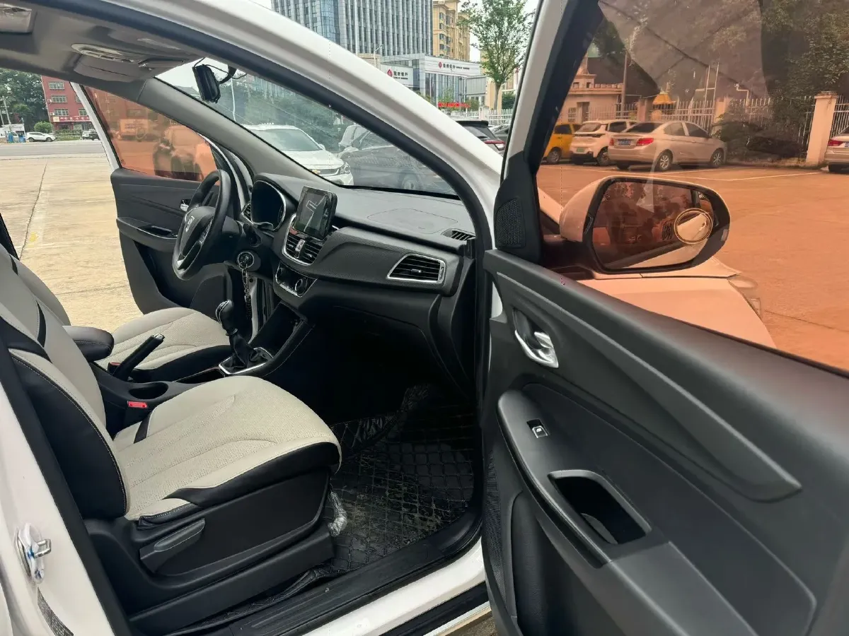 2017 BaoJun 730 1.5T 150HP L4 6MT,autocango,china used car exporter,china ev exporter,chinese used car exporter,chinese used ev exporter