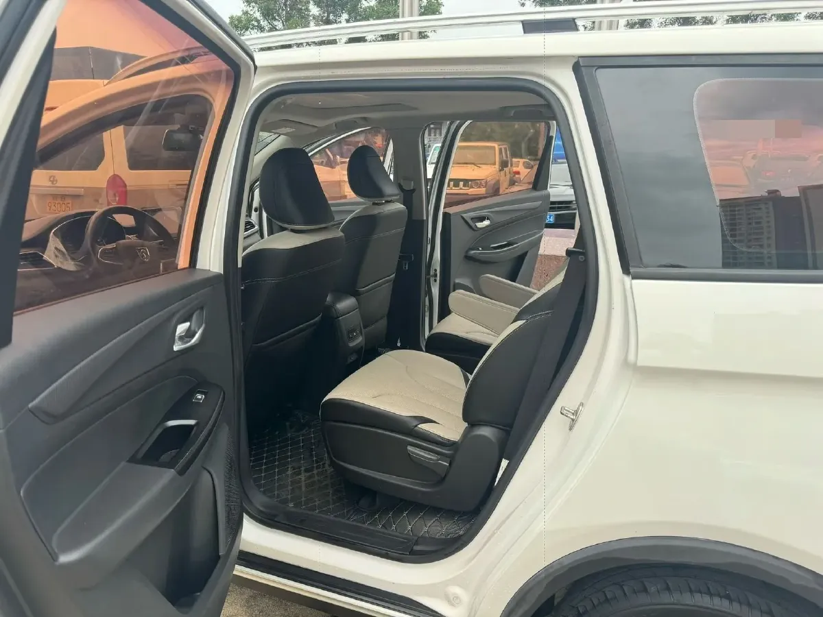2017 BaoJun 730 1.5T 150HP L4 6MT,autocango,china used car exporter,china ev exporter,chinese used car exporter,chinese used ev exporter