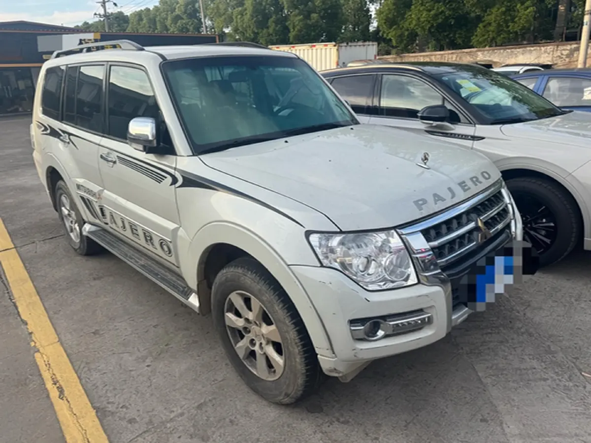 2020 Mitsubishi Pajero 3.0L 174HP V6 5AT,autocango,china used car exporter,china ev exporter,chinese used car exporter,chinese used ev exporter