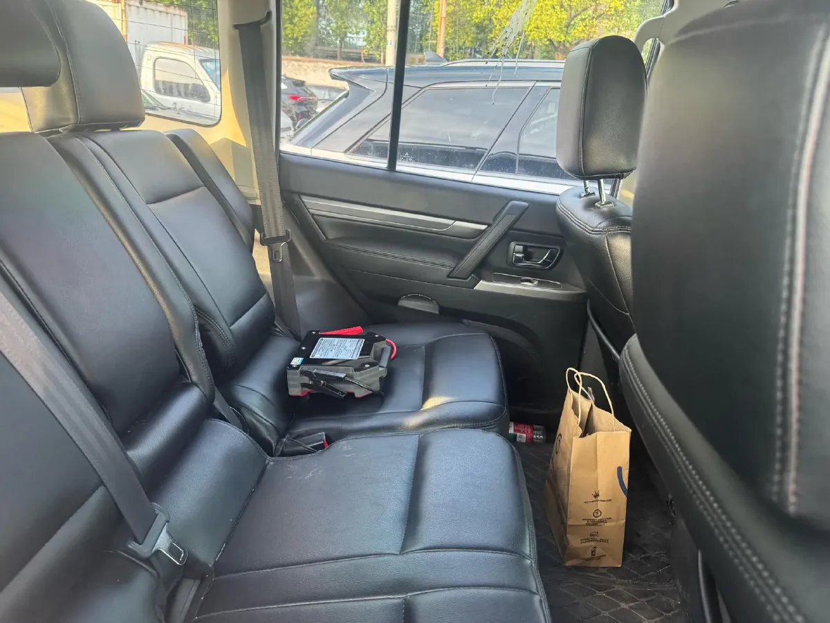 2020 Mitsubishi Pajero 3.0L 174HP V6 5AT,autocango,china used car exporter,china ev exporter,chinese used car exporter,chinese used ev exporter