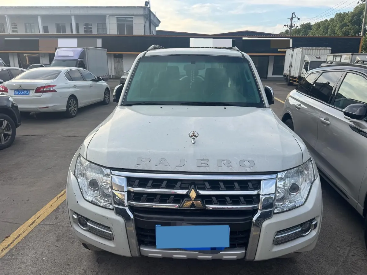 2020 Mitsubishi Pajero 3.0L 174HP V6 5AT,autocango,china used car exporter,china ev exporter,chinese used car exporter,chinese used ev exporter