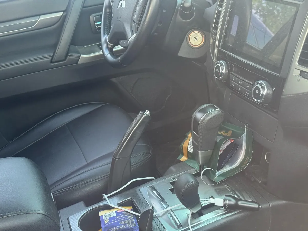 2020 Mitsubishi Pajero 3.0L 174HP V6 5AT,autocango,china used car exporter,china ev exporter,chinese used car exporter,chinese used ev exporter