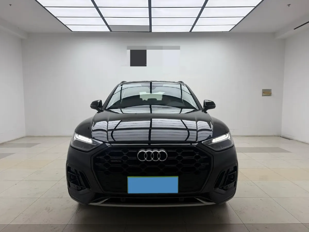 2025 Audi Q5L 2.0T 190HP L4 7DCT,autocango,china used car exporter,china ev exporter,chinese used car exporter,chinese used ev exporter