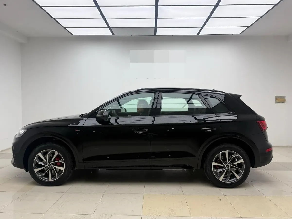 2025 Audi Q5L 2.0T 190HP L4 7DCT,autocango,china used car exporter,china ev exporter,chinese used car exporter,chinese used ev exporter