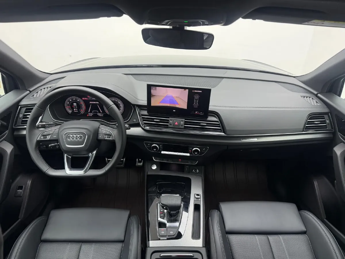 2025 Audi Q5L 2.0T 190HP L4 7DCT,autocango,china used car exporter,china ev exporter,chinese used car exporter,chinese used ev exporter