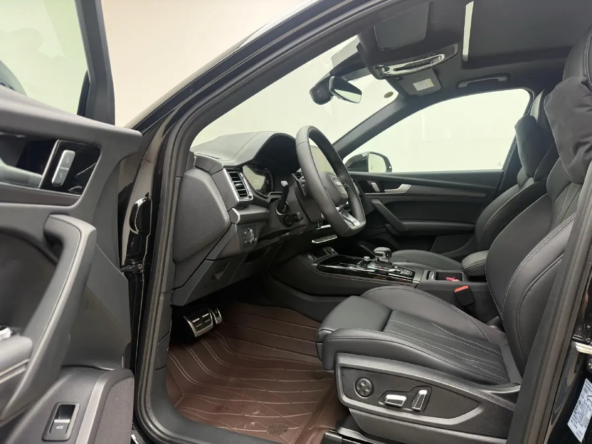 2025 Audi Q5L 2.0T 190HP L4 7DCT,autocango,china used car exporter,china ev exporter,chinese used car exporter,chinese used ev exporter