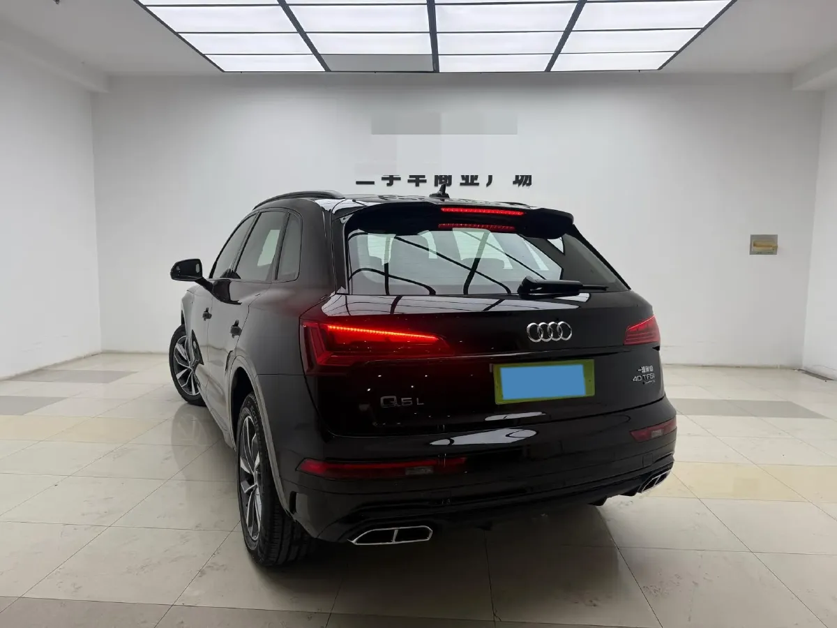 2025 Audi Q5L 2.0T 190HP L4 7DCT,autocango,china used car exporter,china ev exporter,chinese used car exporter,chinese used ev exporter