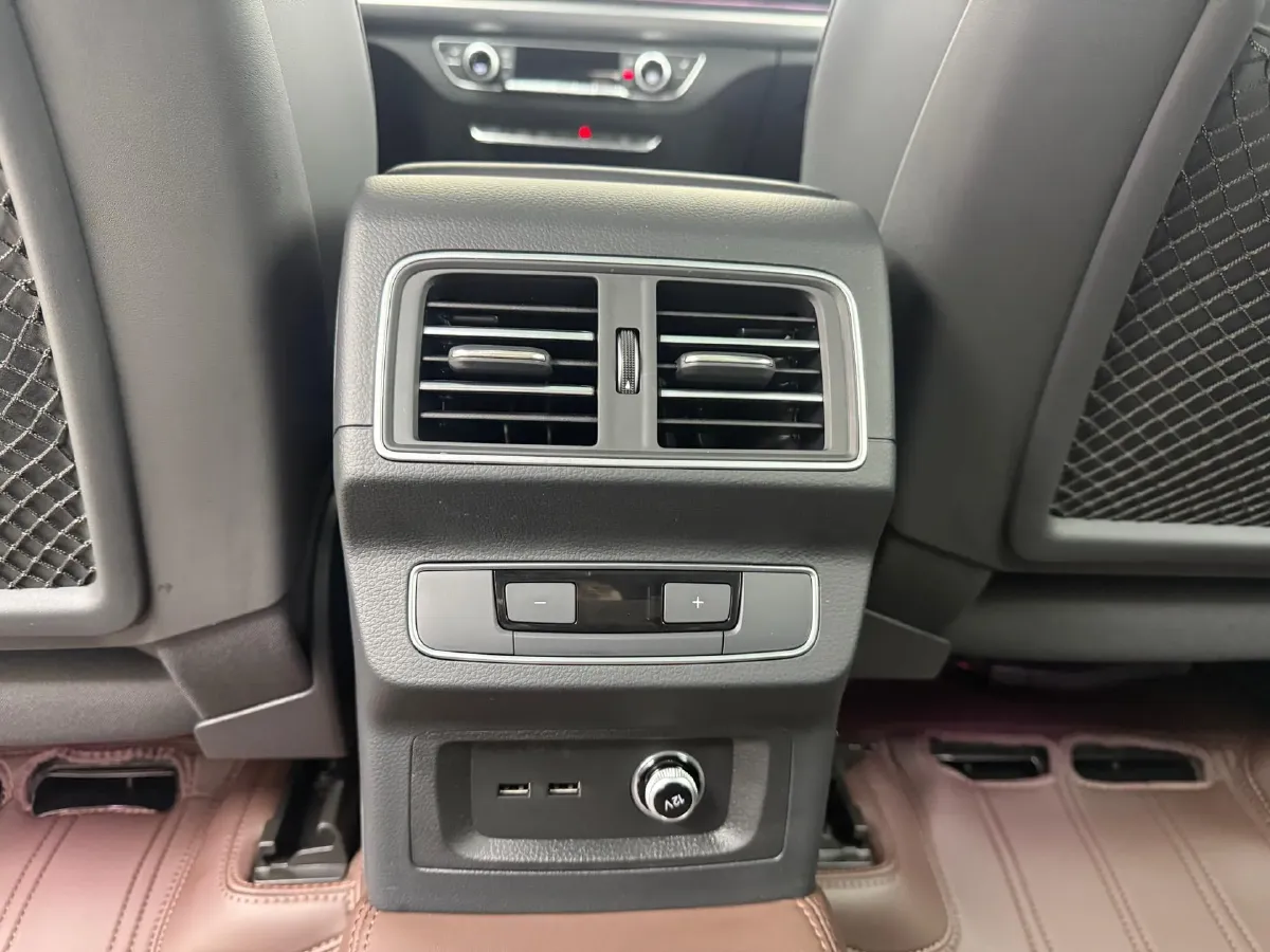 2025 Audi Q5L 2.0T 190HP L4 7DCT,autocango,china used car exporter,china ev exporter,chinese used car exporter,chinese used ev exporter