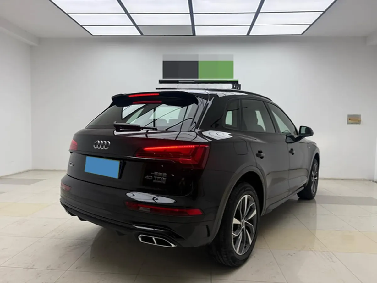 2025 Audi Q5L 2.0T 190HP L4 7DCT,autocango,china used car exporter,china ev exporter,chinese used car exporter,chinese used ev exporter