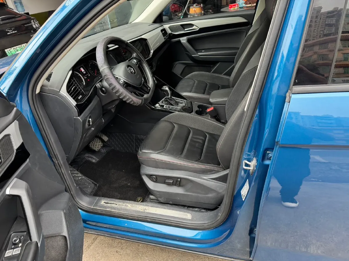 2019 Jeep Cherokee 2.0T 234HP L4 9AT,autocango,china used car exporter,china ev exporter,chinese used car exporter,chinese used ev exporter