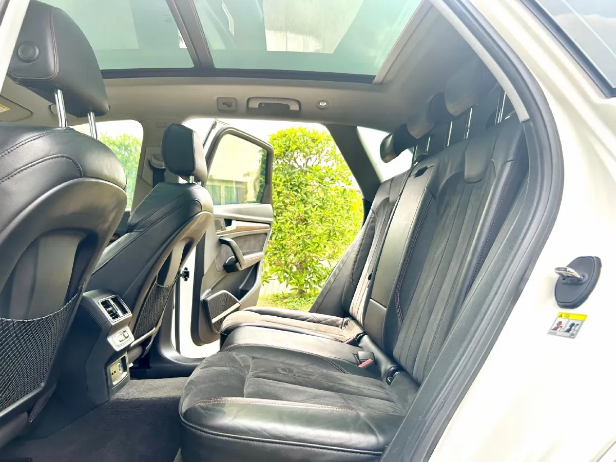 2020 Audi Q5L 2.0T 252HP L4 7DCT,autocango,china used car exporter,china ev exporter,chinese used car exporter,chinese used ev exporter