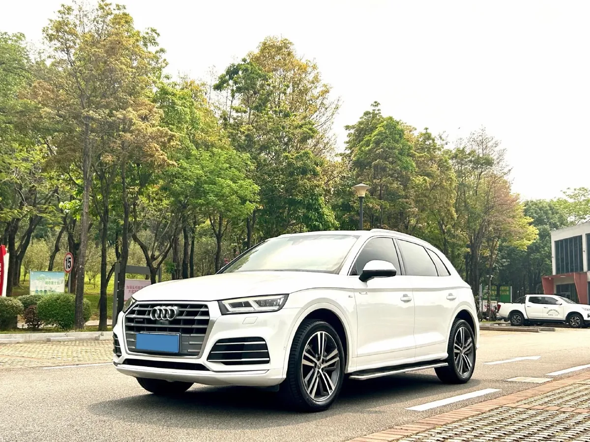 2020 Audi Q5L 2.0T 252HP L4 7DCT,autocango,china used car exporter,china ev exporter,chinese used car exporter,chinese used ev exporter