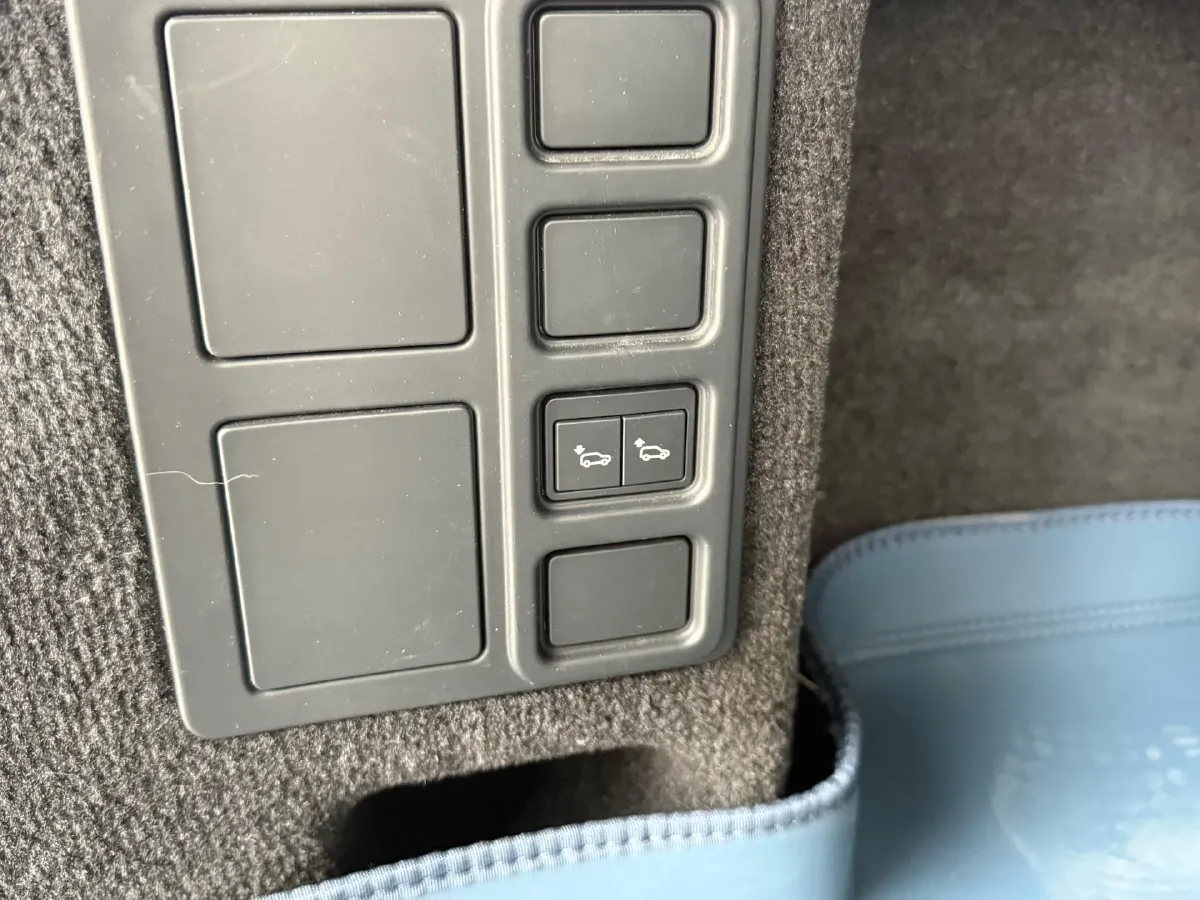 2019 Land Rover Discovery 3.0T 340HP V6 8AT,autocango,china used car exporter,china ev exporter,chinese used car exporter,chinese used ev exporter