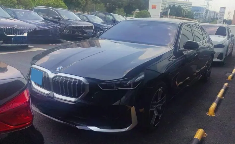 2024 BMW 5 Series 2.0T 258HP L4 8AT,autocango,china used car exporter,china ev exporter,chinese used car exporter,chinese used ev exporter
