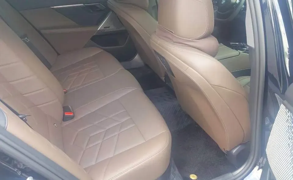2024 BMW 5 Series 2.0T 258HP L4 8AT,autocango,china used car exporter,china ev exporter,chinese used car exporter,chinese used ev exporter