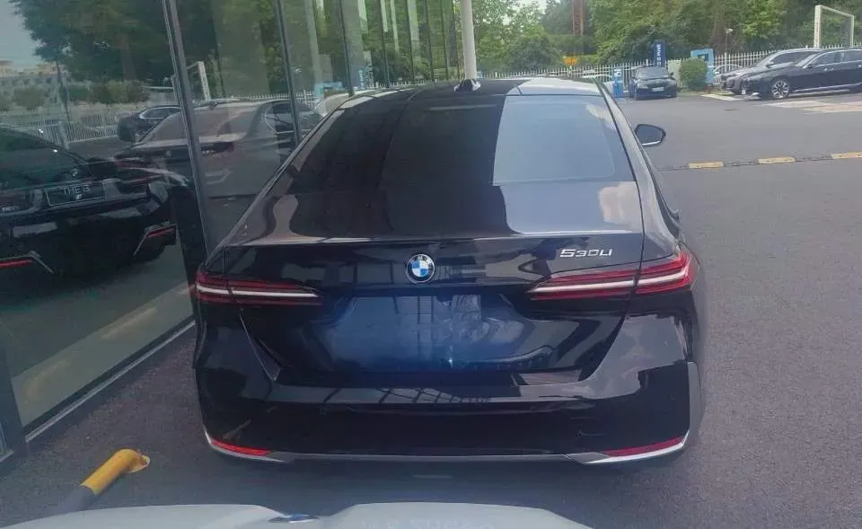 2024 BMW 5 Series 2.0T 258HP L4 8AT,autocango,china used car exporter,china ev exporter,chinese used car exporter,chinese used ev exporter