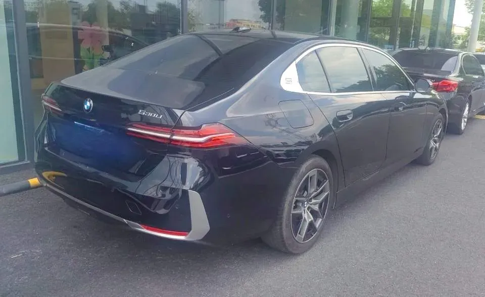 2024 BMW 5 Series 2.0T 258HP L4 8AT,autocango,china used car exporter,china ev exporter,chinese used car exporter,chinese used ev exporter