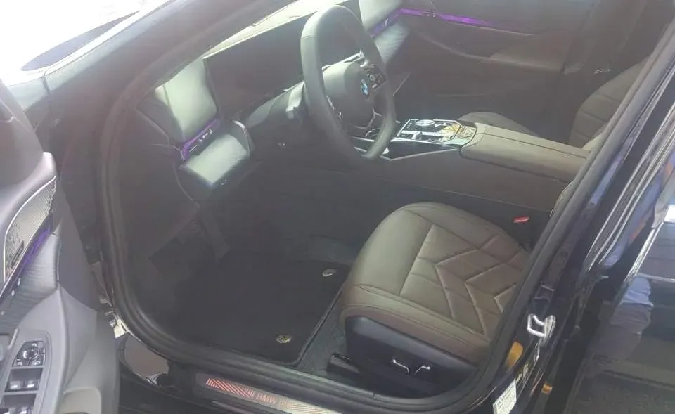 2024 BMW 5 Series 2.0T 258HP L4 8AT,autocango,china used car exporter,china ev exporter,chinese used car exporter,chinese used ev exporter