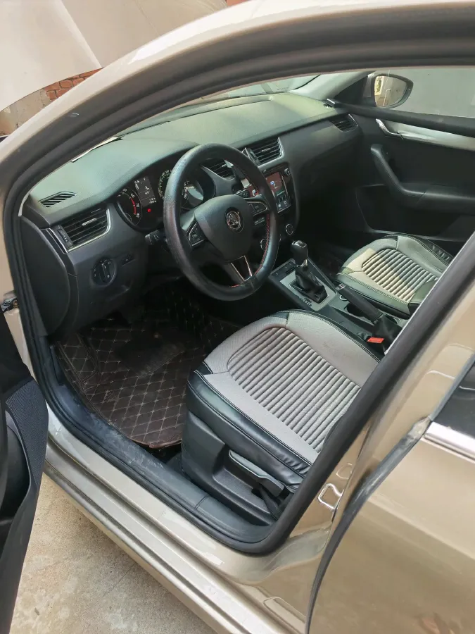 2019 Skoda Octavia 1.2T 116HP L4 7DCT,autocango,china used car exporter,china ev exporter,chinese used car exporter,chinese used ev exporter